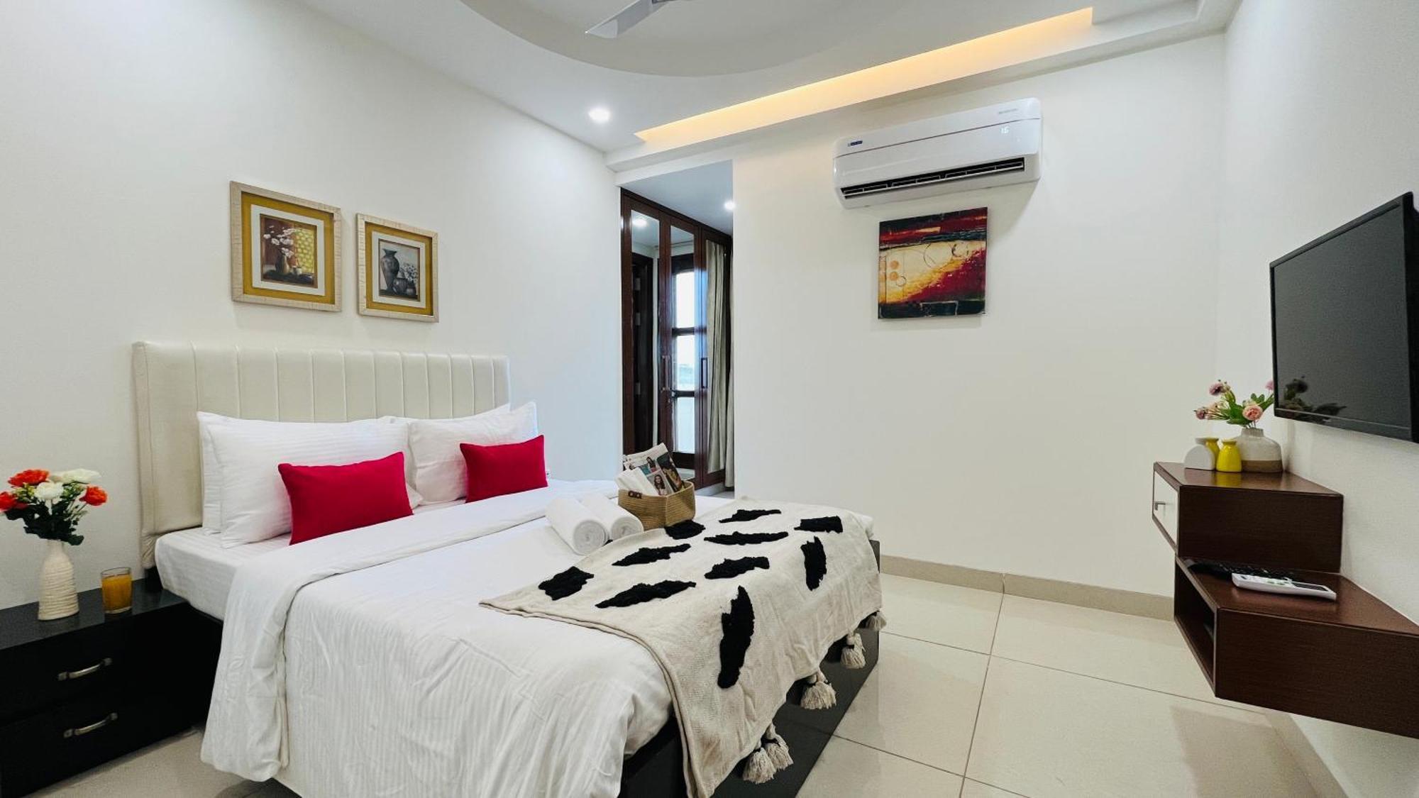 Olive Service Apartments - Golf Course Road Гургаон Номер фото