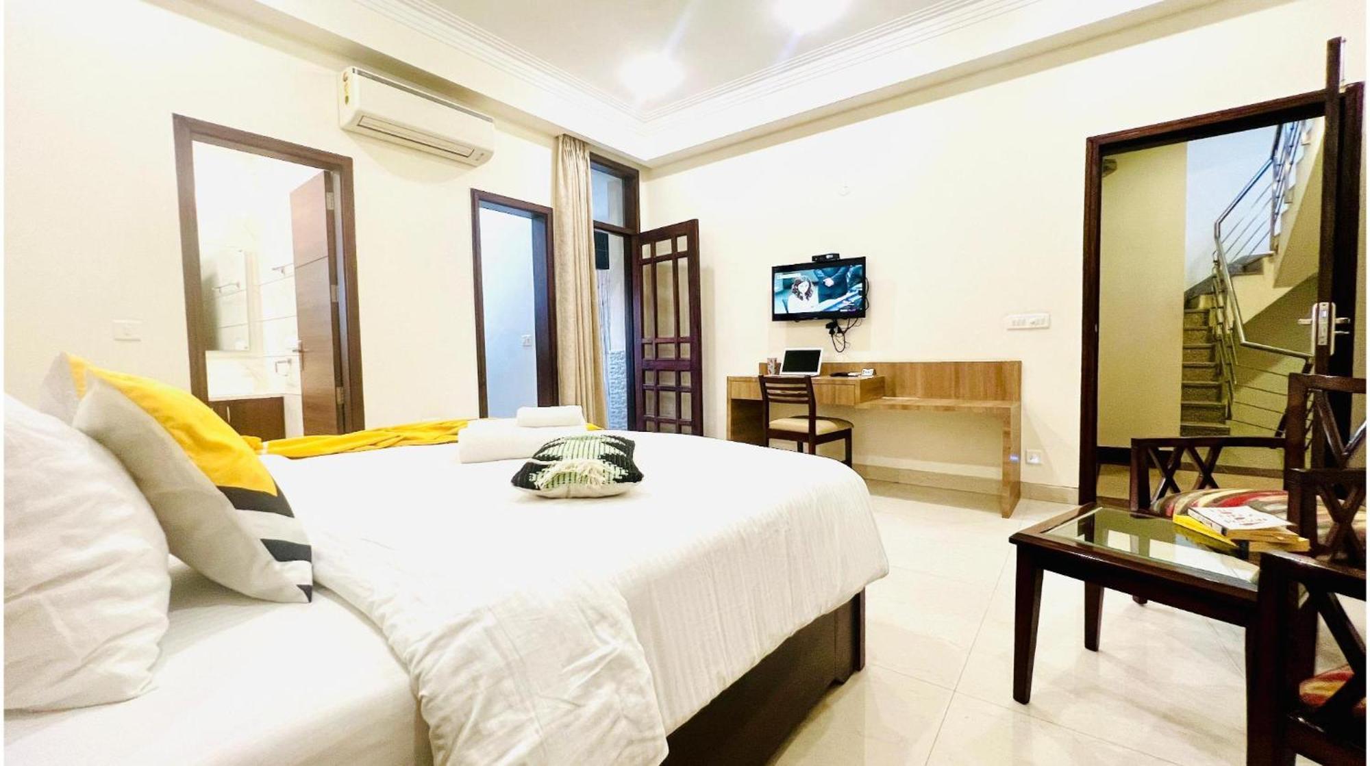 Olive Service Apartments - Golf Course Road Гургаон Экстерьер фото